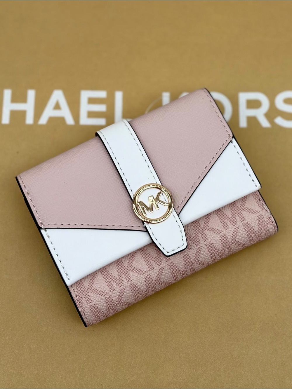 Michael Kors Blush Pink and White MK Signature Compact Wallet - Picture 2 of 16